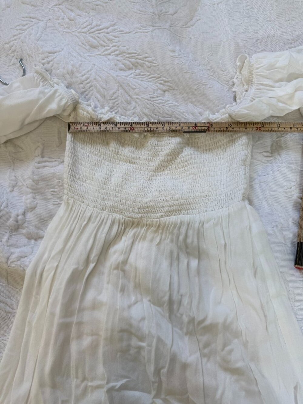 💖 2/40 Bonanza White Smocked Boho Bell Sleeve Mini Dress Size M - Picture 2 of 6